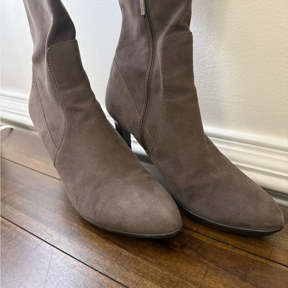 Aquatalia Rhumba Weatherproof Suede Knee-High Boots in Anthracite size 10
